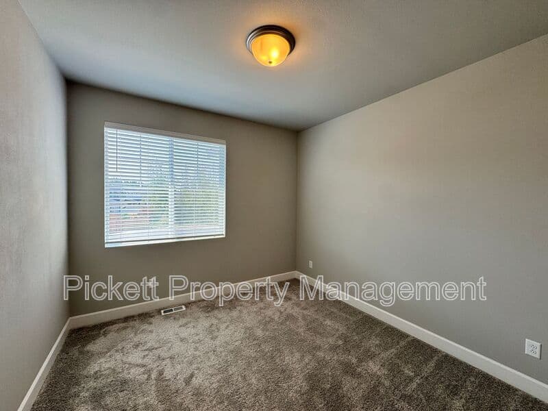 Port Orchard House: 3835 SW Alava Ct