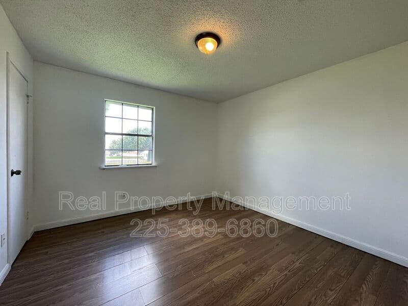 New Roads Townhome: 750 Hospital Rd.