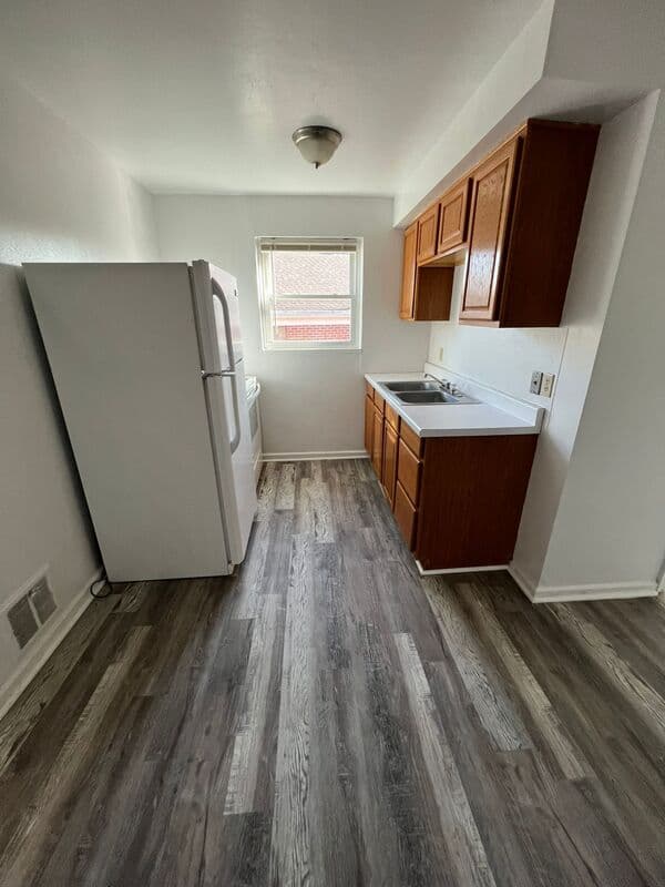 Dayton Condo: 250 Basswood Avenue - 3