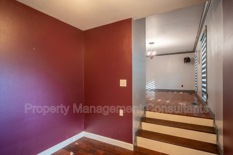 Huntsville House: 6604 Willow Ridge Road Northwest