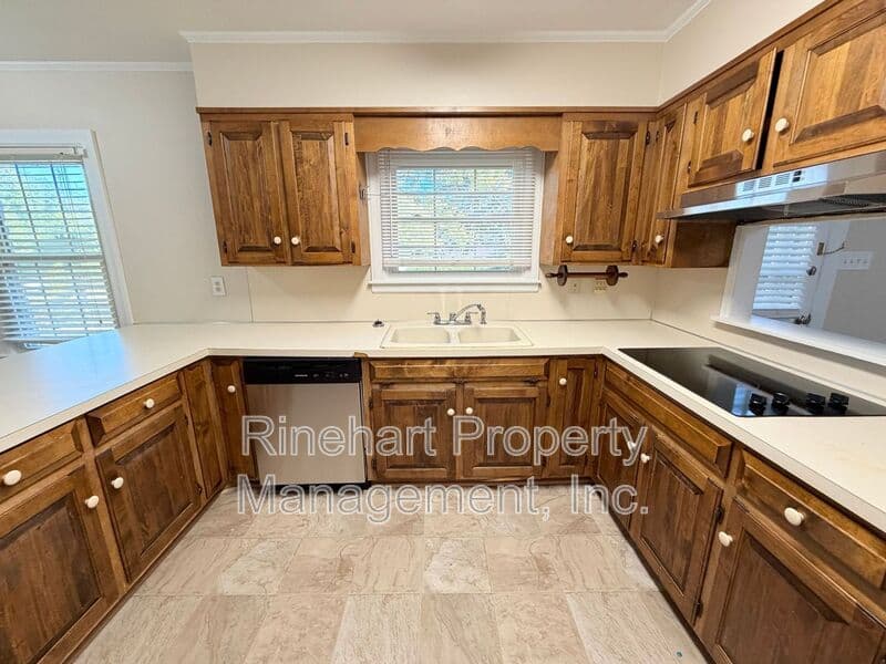 Rock Hill House: 274 Twin Lakes Road