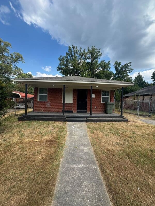 Memphis House: 1304 Oak St