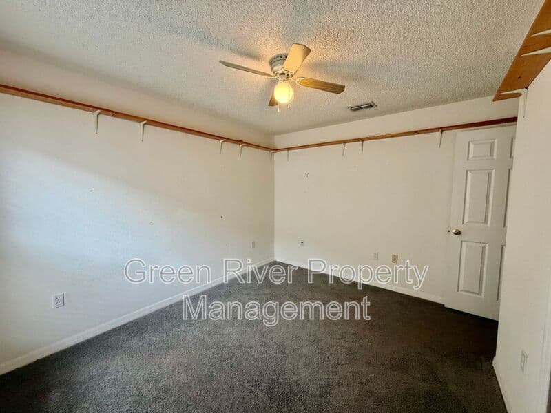 Jacksonville House: 8311 Oak Crossing Drive West
