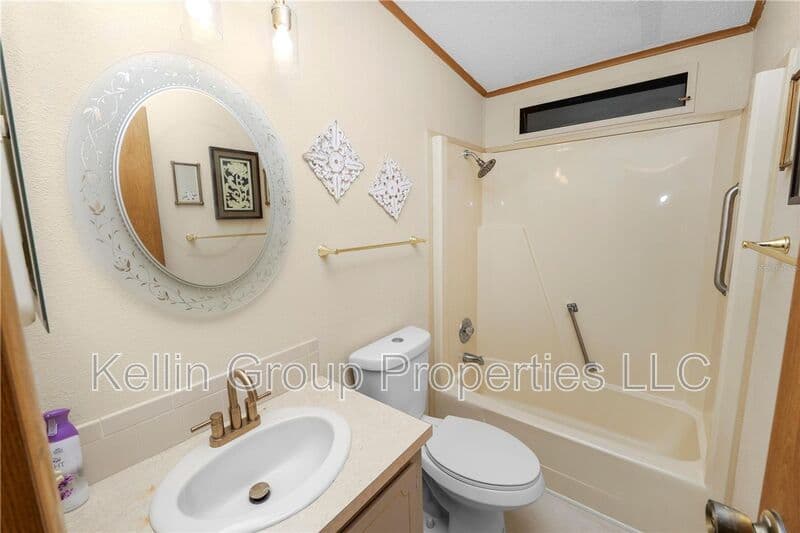 Lakeland House: 1706 Fox Hill Dr