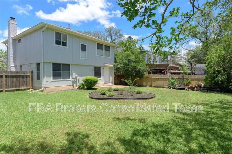 Austin House: 7601 Windrush Dr