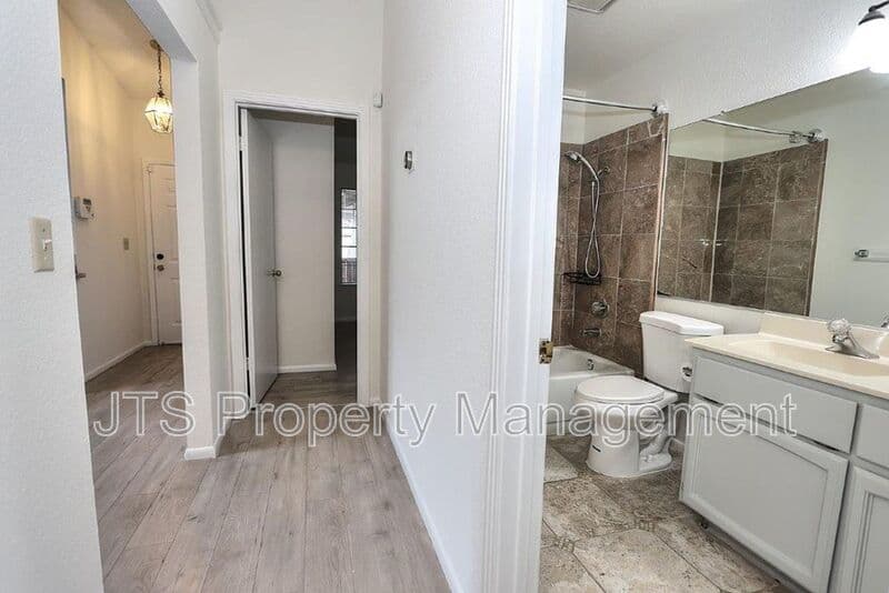 Sacramento House: 7400 Deltawind Drive