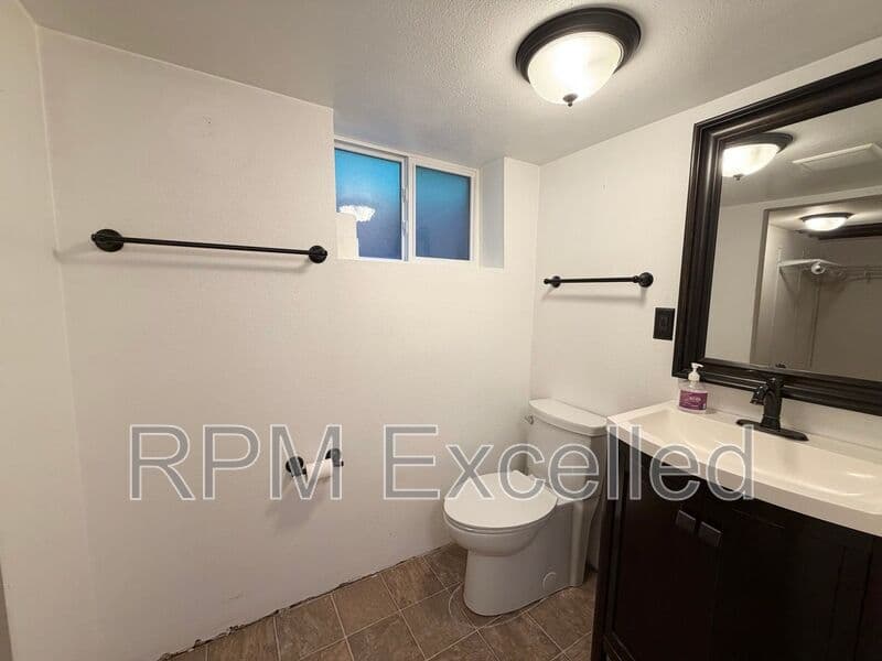 Kent House: 24625 148th Ave SE