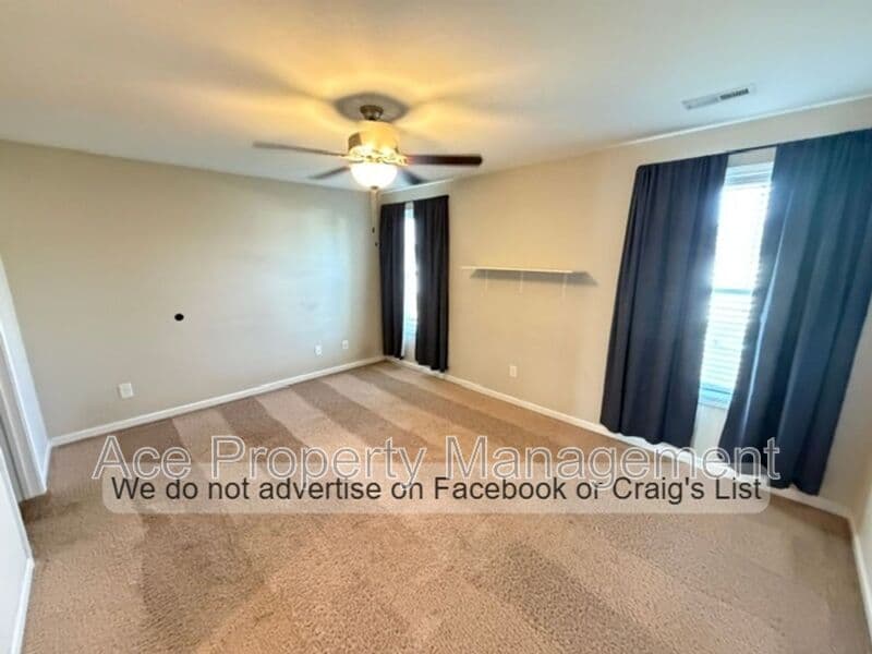 Fayetteville House: 2350 Spinning Wheel Road