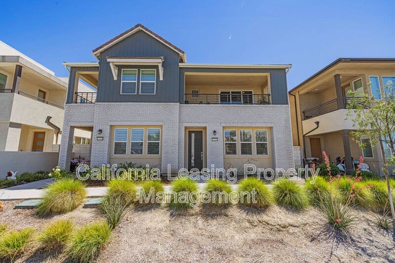 Valencia House: 27233 Red Willow Court