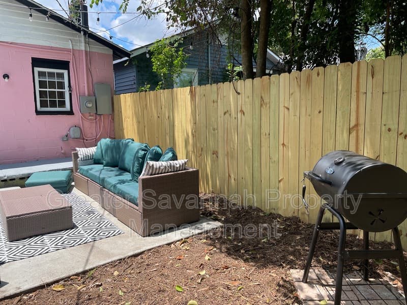 Savannah House: 626 East Waldburg Street