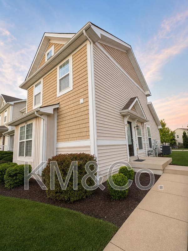 OFallon Townhome: 213 Countryshire