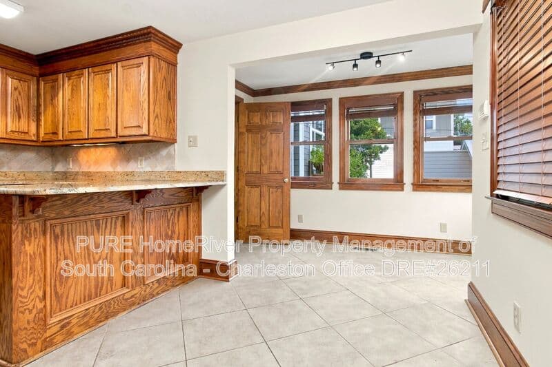 Charleston House: 224 President St