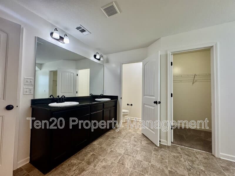 Columbus House: 5037 Lexington Lane