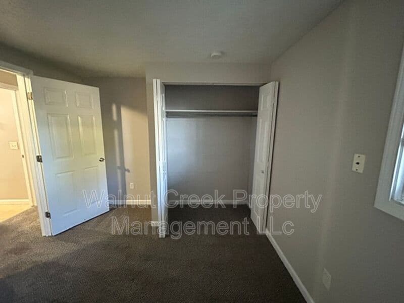 Elyria Condo: 172 Brunswick