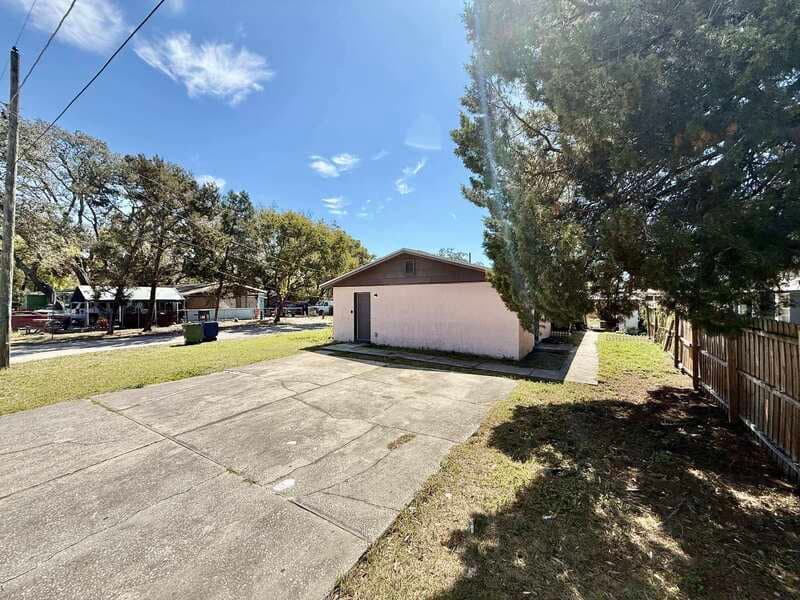 Tampa Condo: 1413 East 99th Avenue