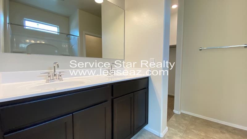 Buckeye House: 30732 W Picadilly Rd
