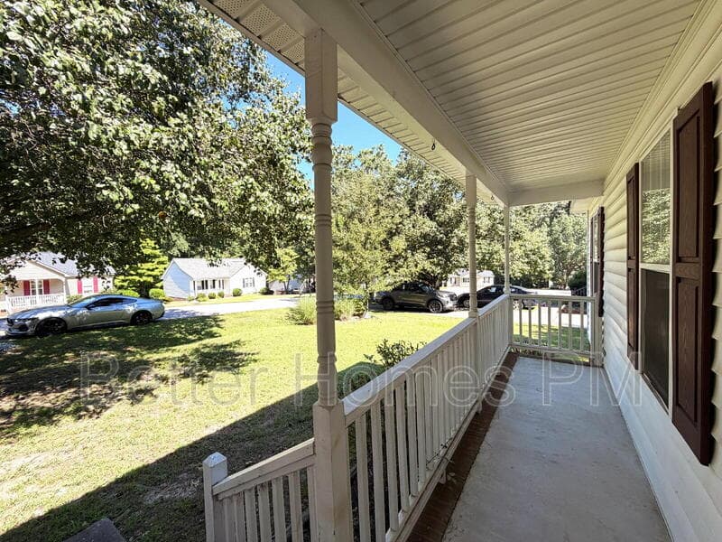 Knightdale House: 5716 Woof Place
