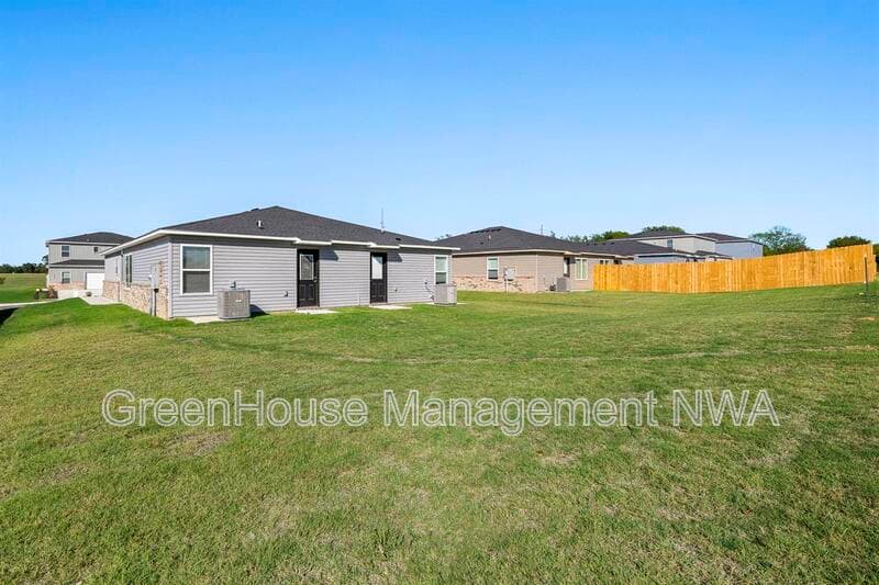 Unit B
Siloam Springs House: 412 W Cloud Dr