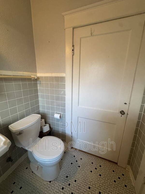 Tampa House: 1403 E Paris St
