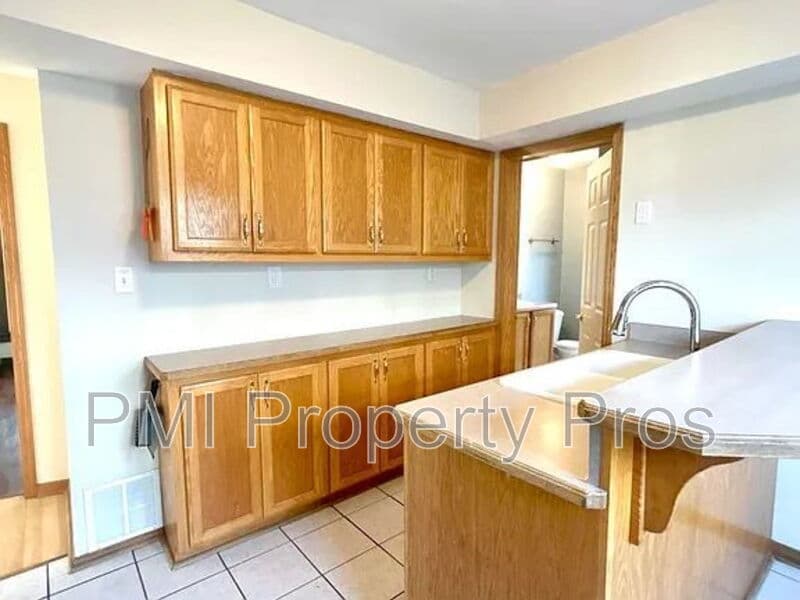 Waukesha Condo: 424 W College Ave