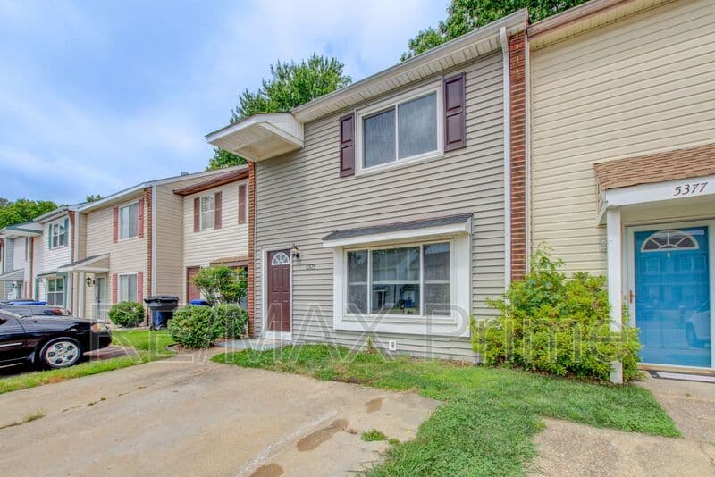 Virginia Beach House: 5375 Grand Lake Crescent