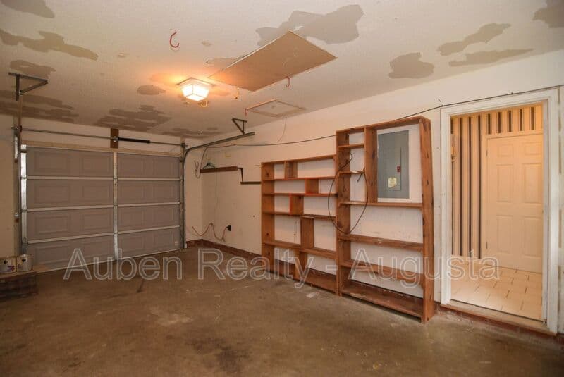 Evans House: 490 Pheasant Run Drive