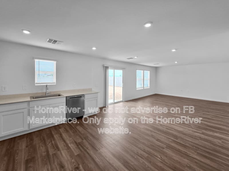 Florence House: 578 W Van Haren St