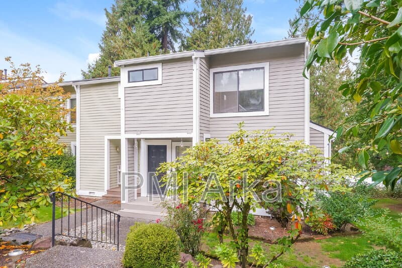 Kirkland House: 11818 NE 105th Ct