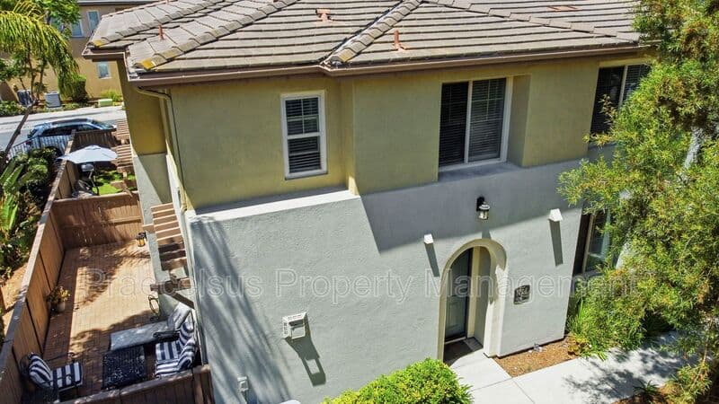 Chula Vista Townhome: 1724 Rolling Water