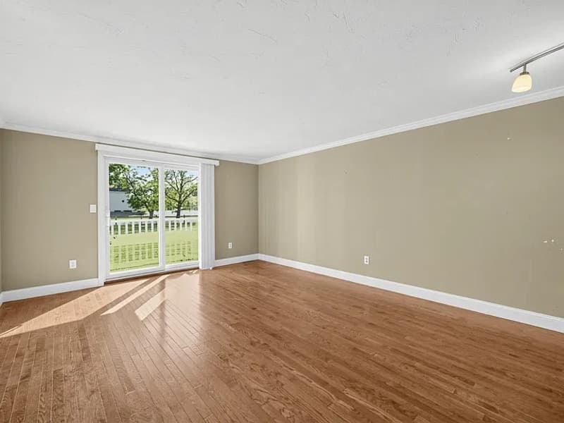Taunton Condo: 144 Hart St