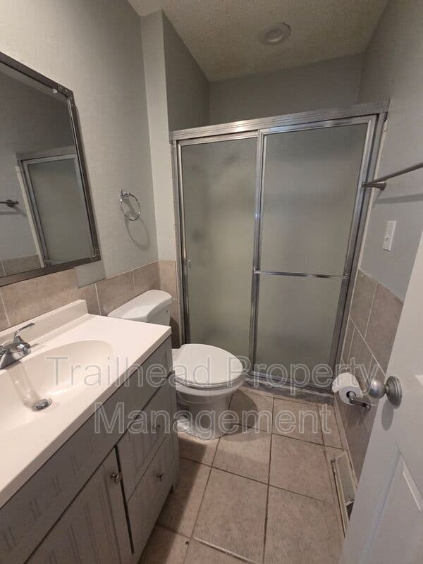 Grandview House: 6238 E 129th St