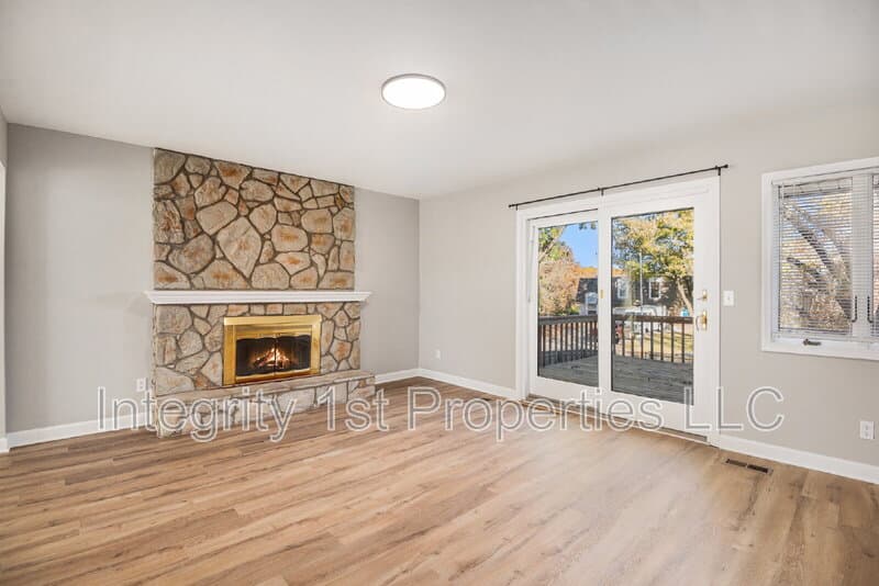 Kansas City Townhome: 3500 Northeast 72nd Terrace