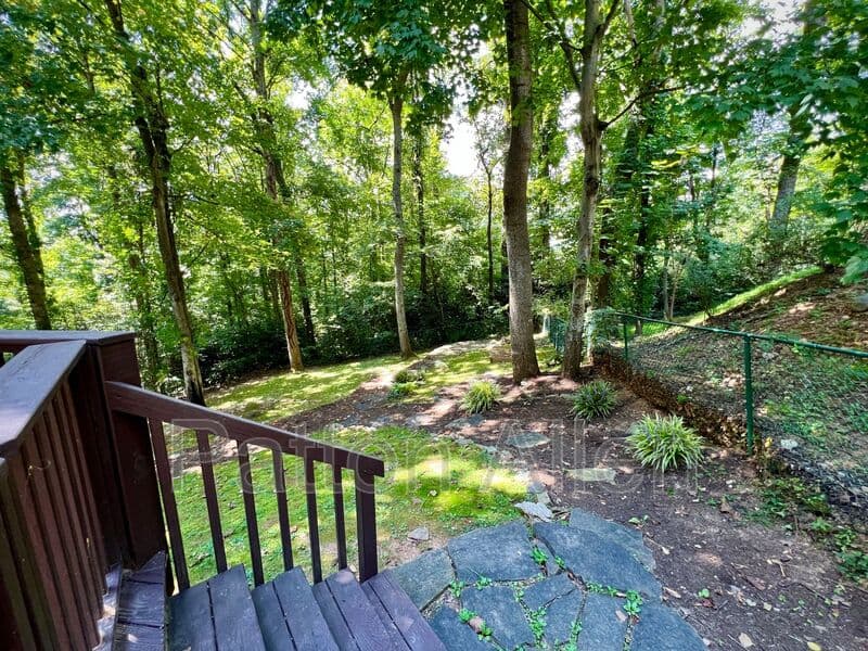 Asheville House: 48 Mountain Site Ln
