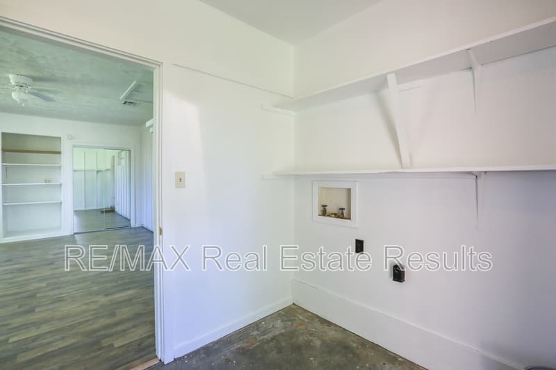 Springdale House: 1402 Lawrence Ave