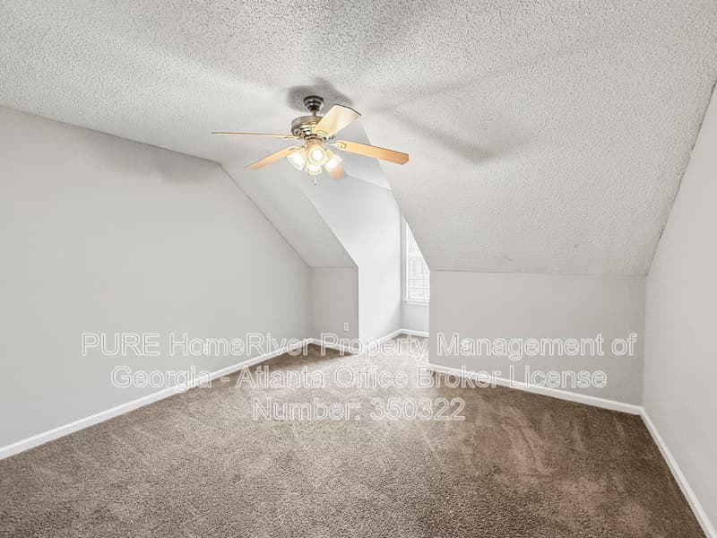 Hampton House: 10867 Knotty Pine Pl