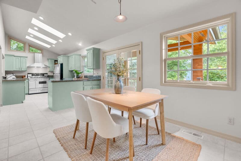 Portland House: 9255 Southwest Boones Ferry Road