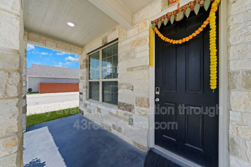 San Antonio House: 9207 Dak Avenue