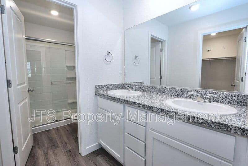 Roseville House: 2049 Shady Tree Circle