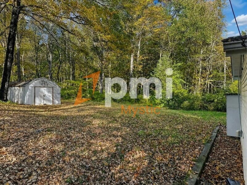 North Stonington House: 24 Milltown Road