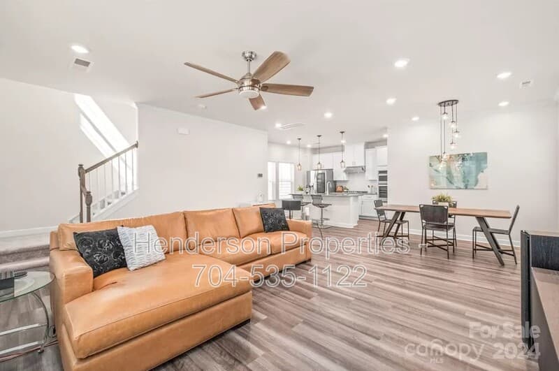 Pineville House: 220 Emmett Dr