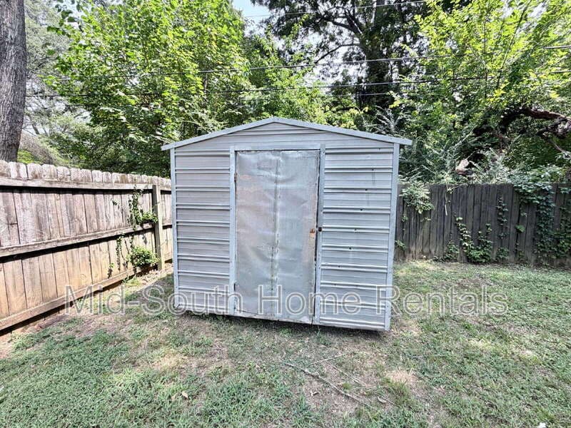 Memphis Townhome: 626 Shotwell St