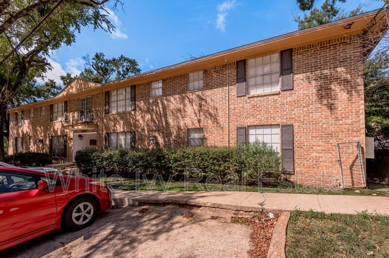 Huntsville Condo: 818 University Ave