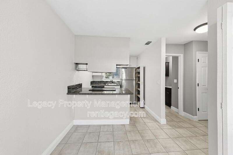 Sacramento Condo: 9101 Newhall Dr
