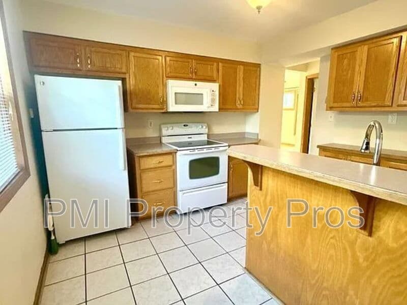 Waukesha Condo: 424 W College Ave