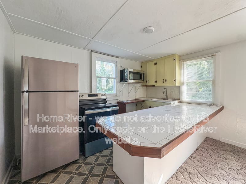 Lake Panasoffkee House: 1710 NW 29th Rd