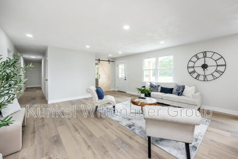Red Bud House: 9355 IL-3