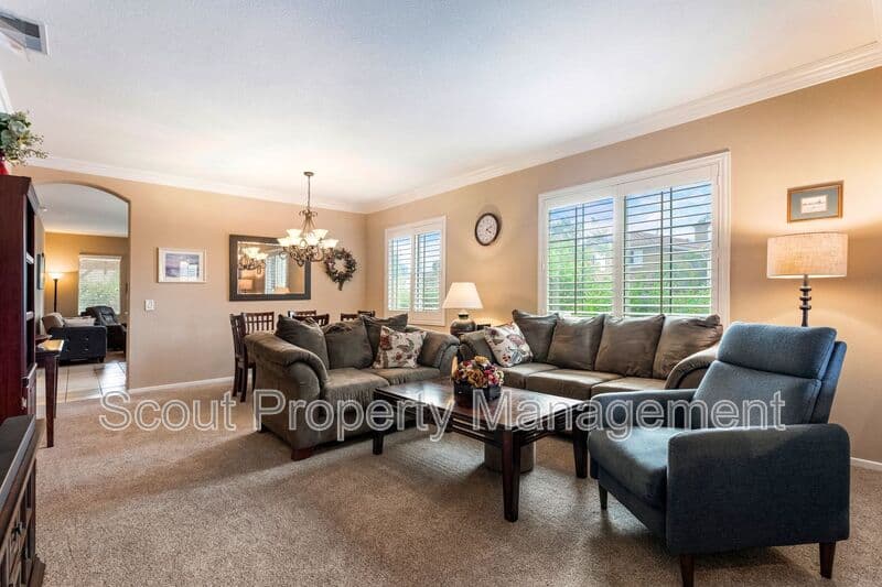 Temecula House: 30911 Putter Circle