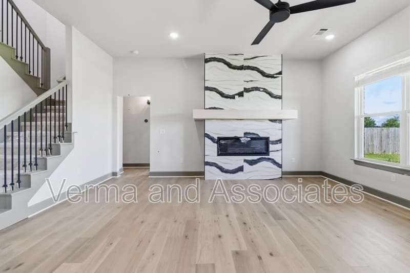 Centerton House: 980 Trestle Ln