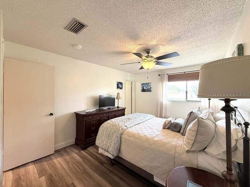 Temple Terrace Townhome: 8645 Lake Isle Drive - 1