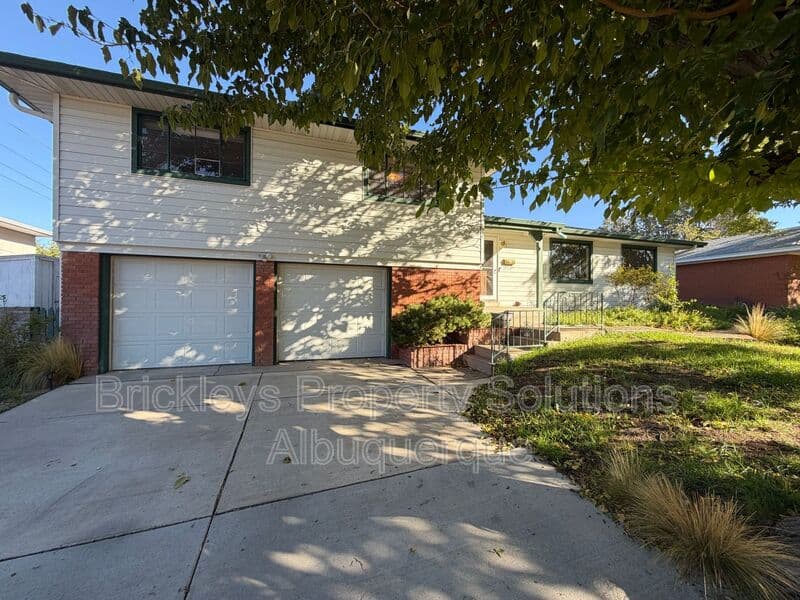 Albuquerque House: 7121 Edwina Ave NE